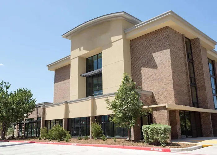 Heritage Inn & Suites San Antonio Airport, Trademark Wyndham